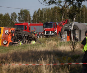 Miejsce katastrofy kolejowej. Pasażerowie opowiedzieli nam, co działo się tuż po zderzeniu z ciężarówką