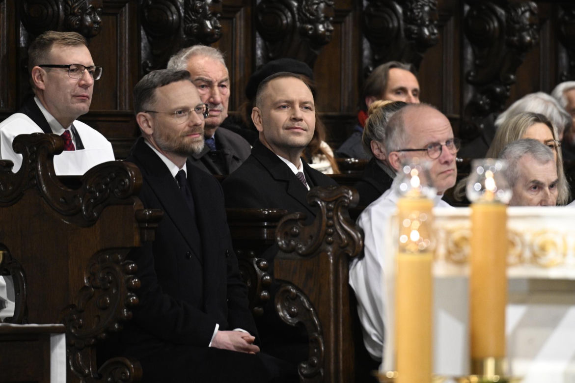 Msza za ofiary Smoleńska w Archikatedrze. Obecni Nawrocki i Kaczyńska