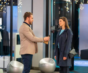 Pierwsza miłość, odcinek 4188: Iga chce odkryć, kto stoi za wrobieniem Alana w kradzież. Jej podejrzenia wzbudza James