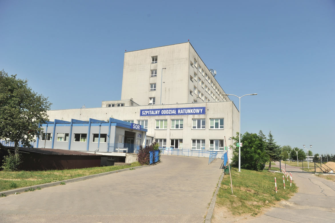 Ciechanów. Pacjenci skaczą z okien szpitala, nie żyje siedem osób. Dyrektor: To incydenty
