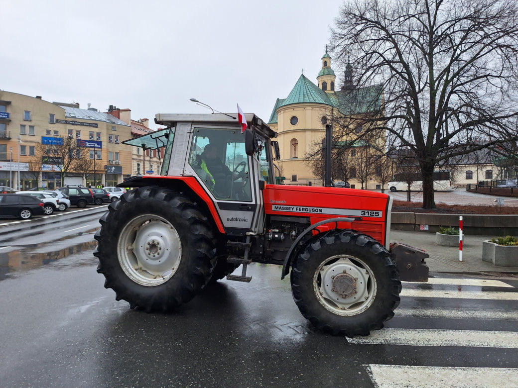 Rolnicy w Rzeszowie wyjechali na ulice. Trwa strajk generalny 