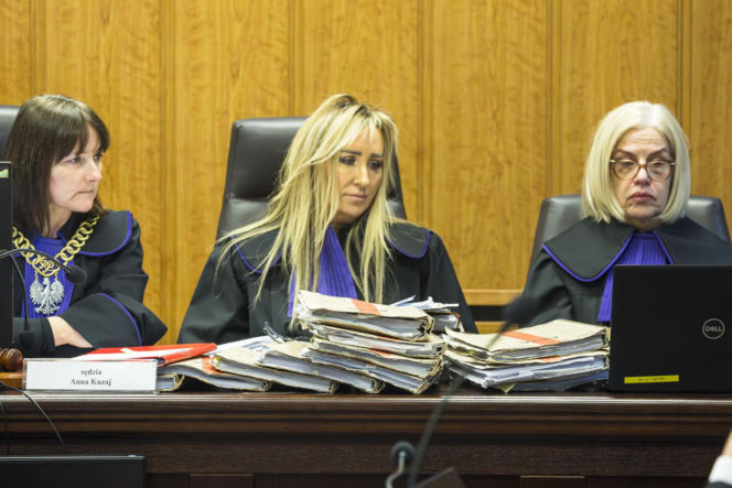 Co widać na nagraniu ataku nożem na Nowym Świecie? Sąd odtworzył szokujący materiał