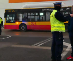 Pijany kierowca autobusu wsiadł za kółko i chciał odjechać. Zadziałały systemy bezpieczeństwa