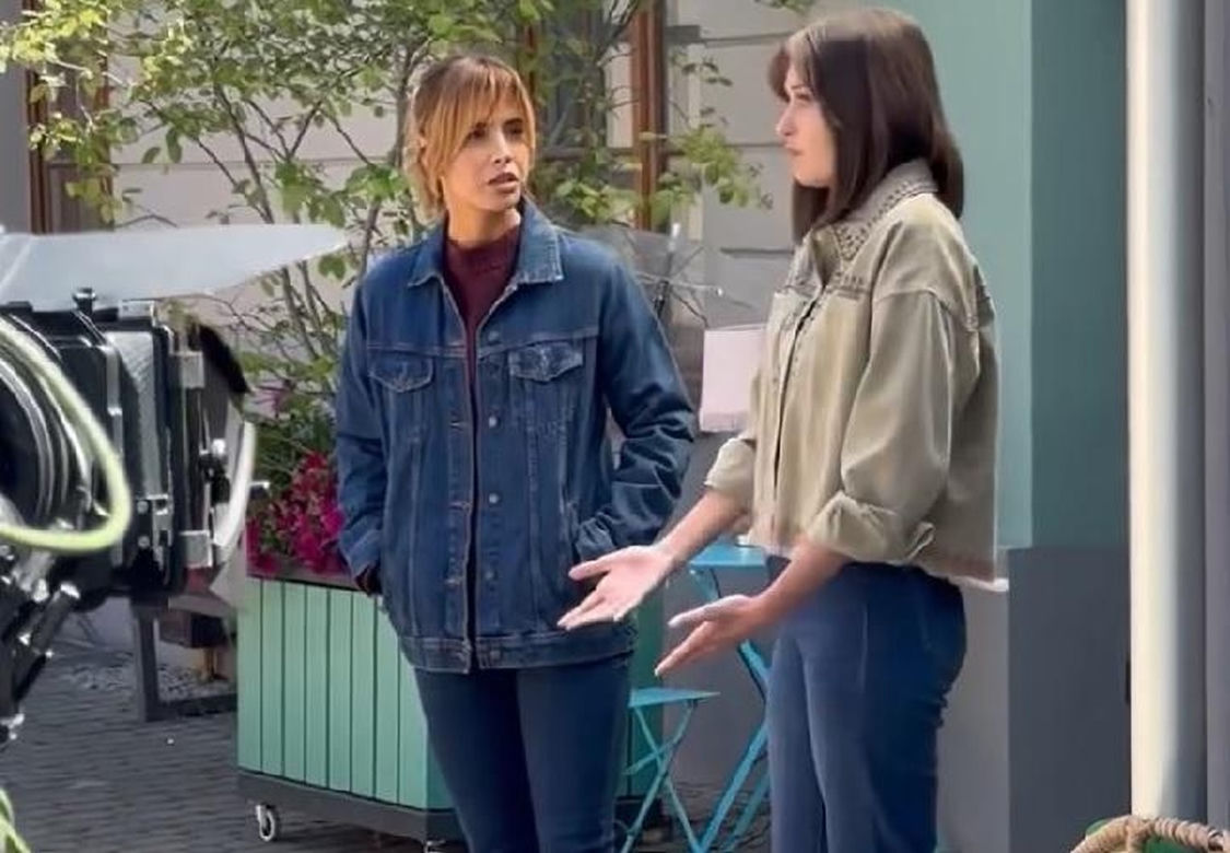 M jak miłość. Kama (Michalina Sosna), Ania (Alina Szczegielniak)