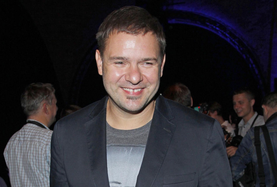 Tomasz Karolak na archiwalnych zdjęciach. Tak wyglądał na początku kariery