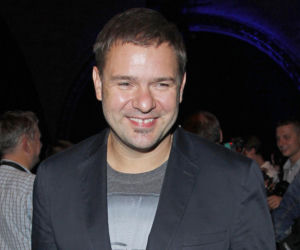 Tomasz Karolak na archiwalnych zdjęciach. Tak wyglądał na początku kariery