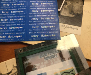 Pokolenie fotografów Sztompke przy pl. Konstytucji 3 maja