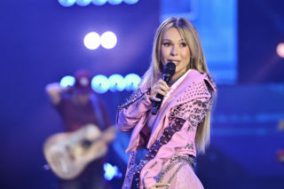 Doda ma wyjątkowy rytuał przed wyjściem na scenę! Robi to od 30 lat. Jak przygotowuje się na Sylwestra z Dwójką?