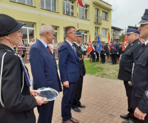 Dąbrówka Stany, gmina Skórzec: nowym wozem strażackim, po nowej drodze, do nowej szkoły
