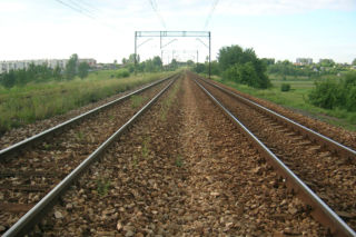 Ludwinów: MAKABRA na torach. Pociąg ZABIŁ 86-letnią kobietę. HORROR pod Radomiem