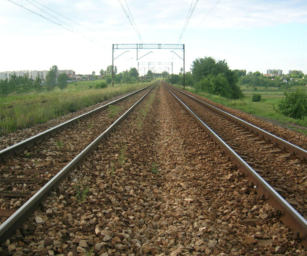 Ludwinów: MAKABRA na torach. Pociąg ZABIŁ 86-letnią kobietę. HORROR pod Radomiem