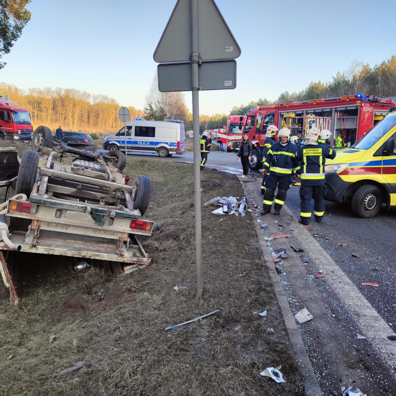 Groźny wypadek na DK 10 pod Bydgoszczą! Dwie osoby poszkodowane [ZDJĘCIA]