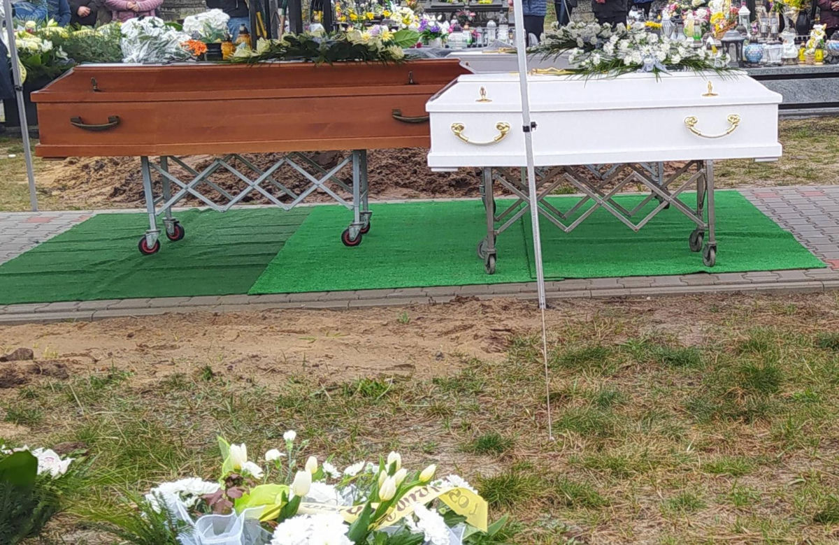 Pożar wybuchł w nocy. Ogień i dym odcięły drogę ucieczki czteroosobowej rodzinie