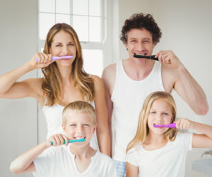 Uśmiechaj się i świętuj Światowy Tydzień Zdrowia Jamy Ustnej