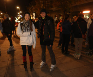 Nightskating. Warszawiacy przejechali stolicę na rolkach [Zdjęcia]