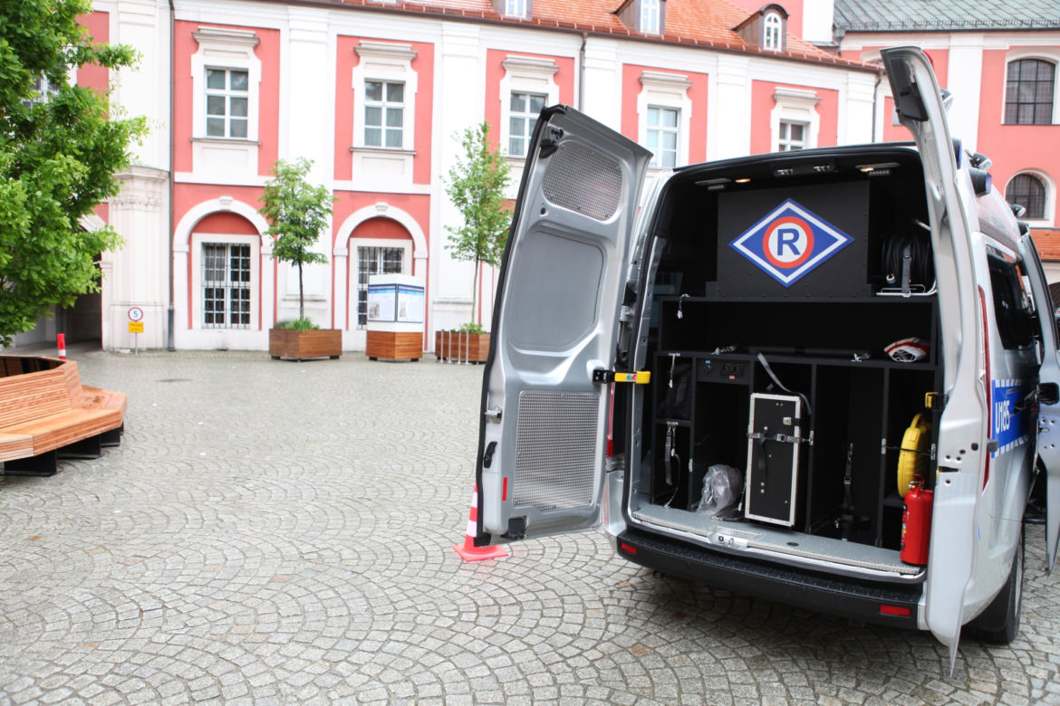 Policyjny Ford Transit za 300 tys. złotych