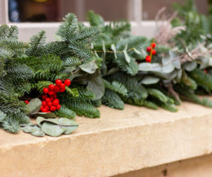 Zewnętrzne dekoracje okien na Boże Narodzenie