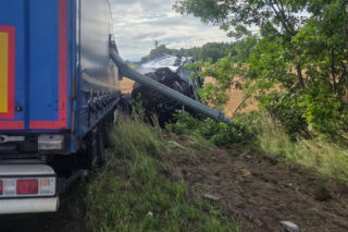 Wjechał Fordem pod ciężarówkę i uderzył w Skodę. 20-latka zabrał śmigłowiec. Tragiczny finał
