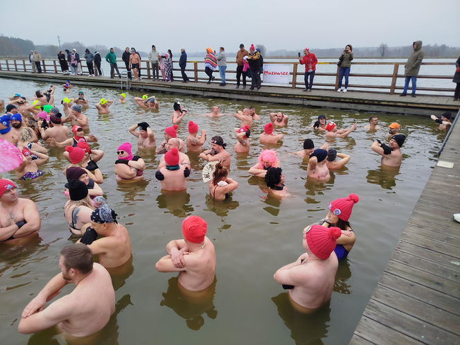 Mazowieckie Morsy otworzyły sezon morsowania 2025/2026 nad zalewem w Siedlcach