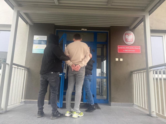 Kilkadziesiąt kilogramów amfetaminy na podwórku. Narkotyki wozili taczką!