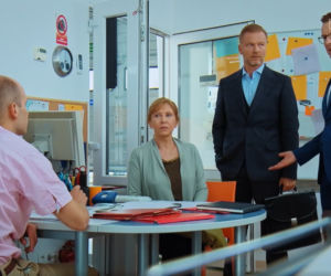 M jak miłość, odcinek 1624: Piotrek (Marcin Mroczek), Andrzej Budzyński (Krystian Wieczorek), Renia (Monika Niemczyk), Pracownik (Grzegorz Grochowski)