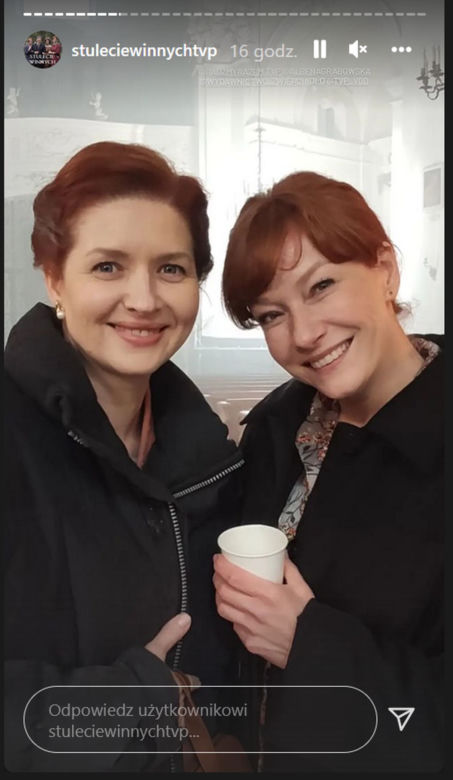 Stulecie Winnych 4 sezon na planie. Mania (Magdalena Walach), Ania (Urszula Grabowska)