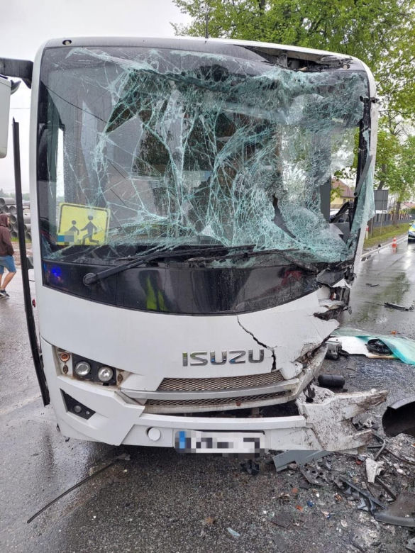 Wypadek śmiertelny pod Krakowem. Autokar zderzył się z dostawczakiem