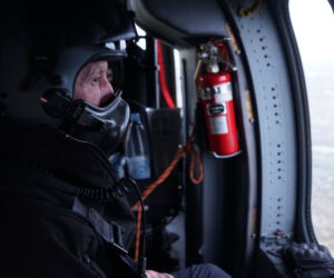 Policyjny Black Hawk z sercem na pokładzie leciał podczas wichury