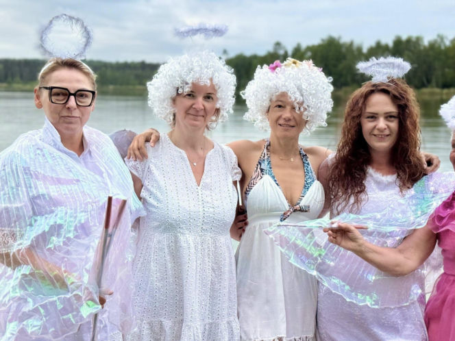 Anielskie skrzydła nad zalewem Piachy. Morsujące Wiedźmy Świętokrzyskie w wyjątkowej akcji o świcie!