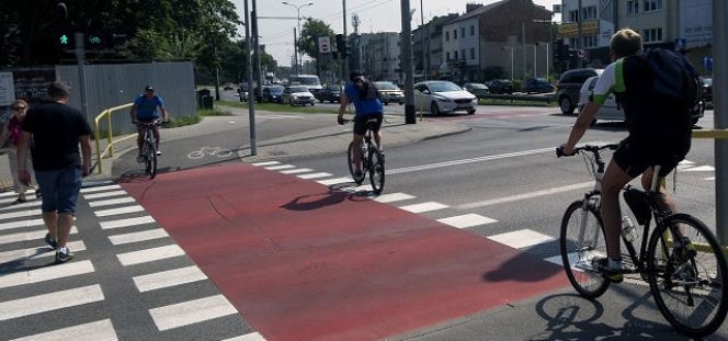 Czy rowerem można jechać po chodniku, ulicy? Jest WYROK! 