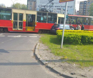 Tramwaj zderzył się z osobówka w Sosnowcu