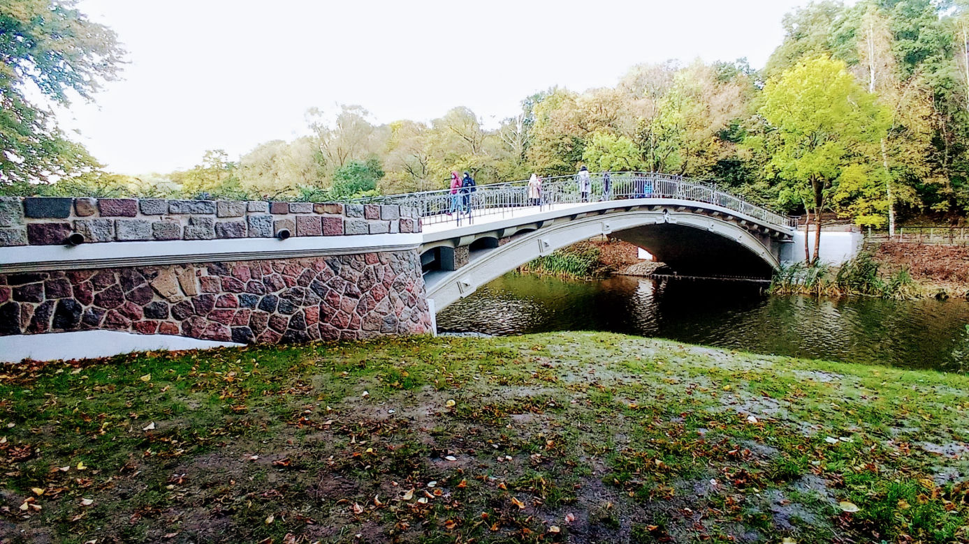 Wyremontowany mostek nad Rusałką
