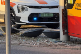 Półtoraroczny chłopiec ranny po wypadku autobusu który uderzył w słup