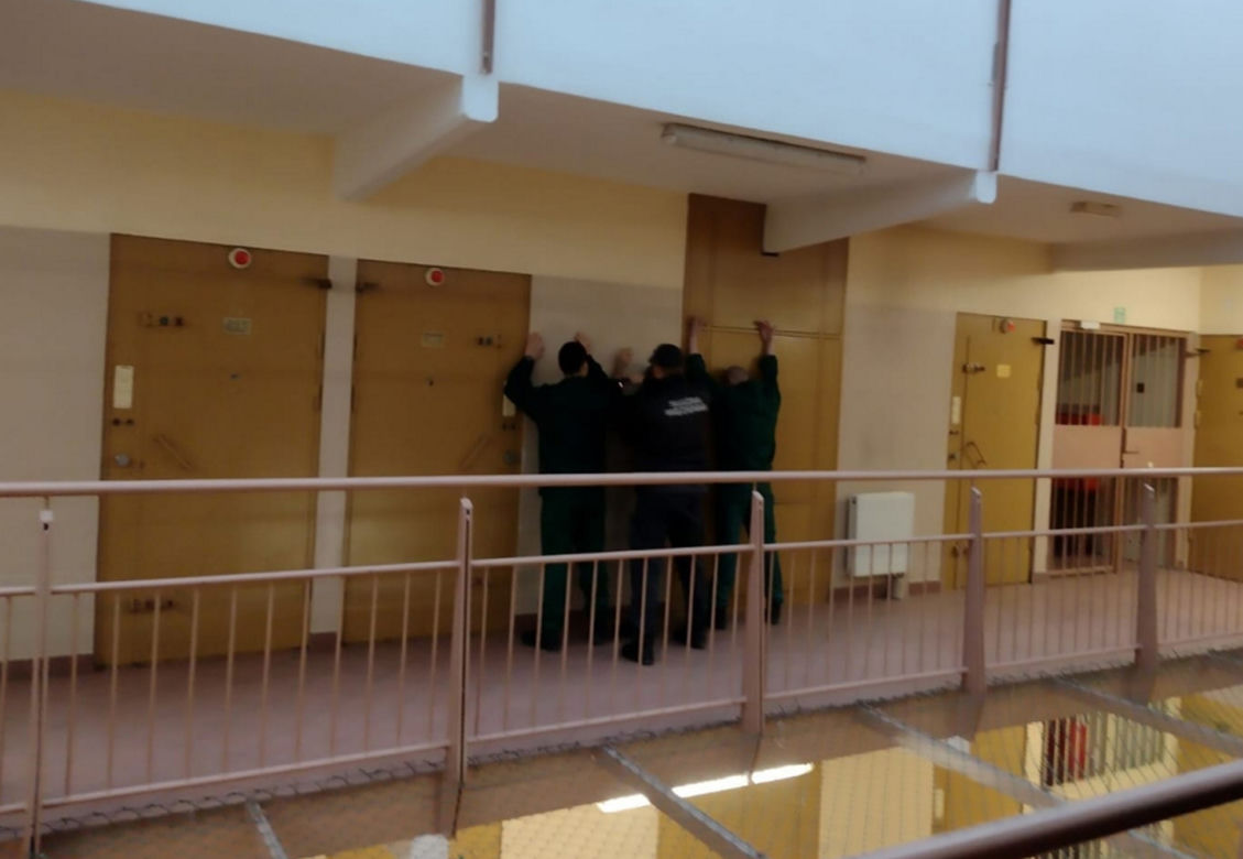 Format: Bunt więźniów i pożar celi. Ćwiczenia w Areszcie Śledczym na Służewcu