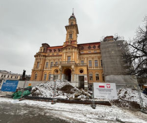 Ratusz po remoncie będzie w otoczeniu zieleni. Miasto zapowiada duże zmiany 