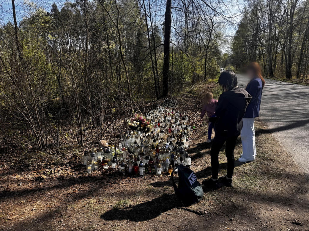 Morze zniczy w miejscu wypadku posła Łukasza Litewki