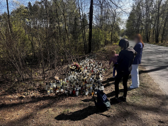 Morze zniczy w miejscu wypadku posła Łukasza Litewki