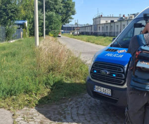 Pożar w fabryce dronów wojskowych w Skarżysku-Kamiennej. Policja bada przyczyny, ulica zablokowana