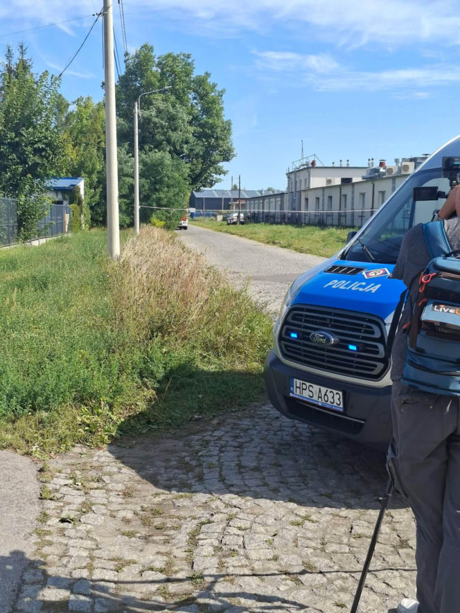 Pożar w fabryce dronów wojskowych w Skarżysku-Kamiennej. Policja bada przyczyny, ulica zablokowana