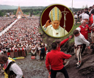 PŚ Zakopane. Jan Paweł II zgromadził pod Wielką Krokwią 300 tysięcy wiernych. Poruszające sceny