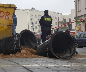 Wypadek na Garbarach – zsyp budowlany spadł na kobietę idącą chodnikiem