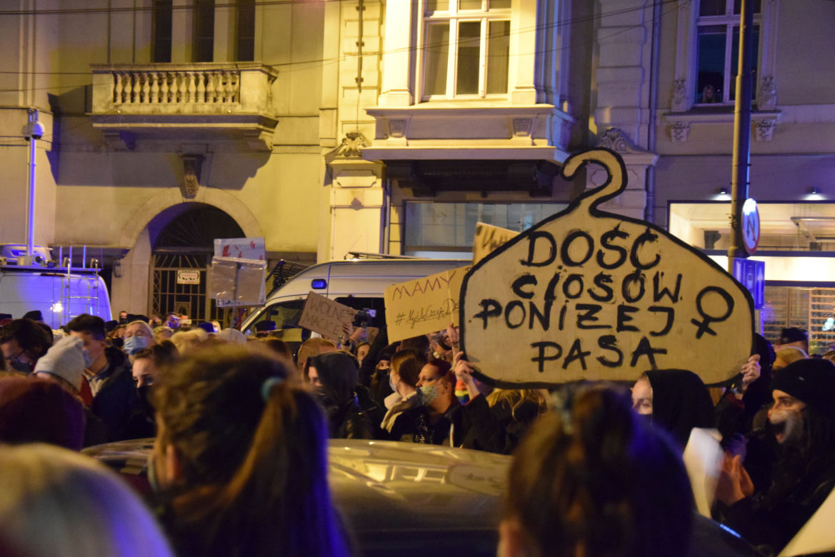 Protest kobiet w Katowicach. Tłumy strajkują przeciwko zakazowi aborcji