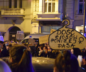 Protest kobiet w Katowicach. Tłumy strajkują przeciwko zakazowi aborcji