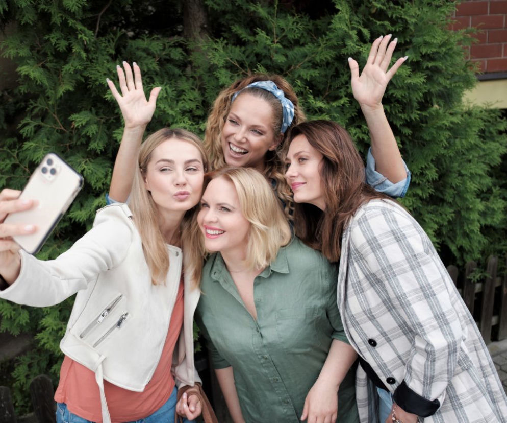 Przyjaciółki sezon 16: Anka (Magdalena Stużyńska), Inga (Małgorzata Socha), Patrycja (Joanna Liszowska), Zuza (Anita Sokołowska) 