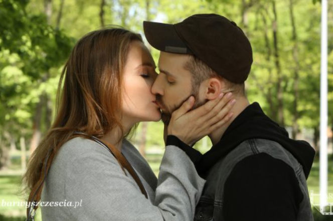 Barwy szczęścia odc. 1362. Agnieszka Walczak (Anna Dereszowska), Adam Jakubik (Bartosz Porczyk)