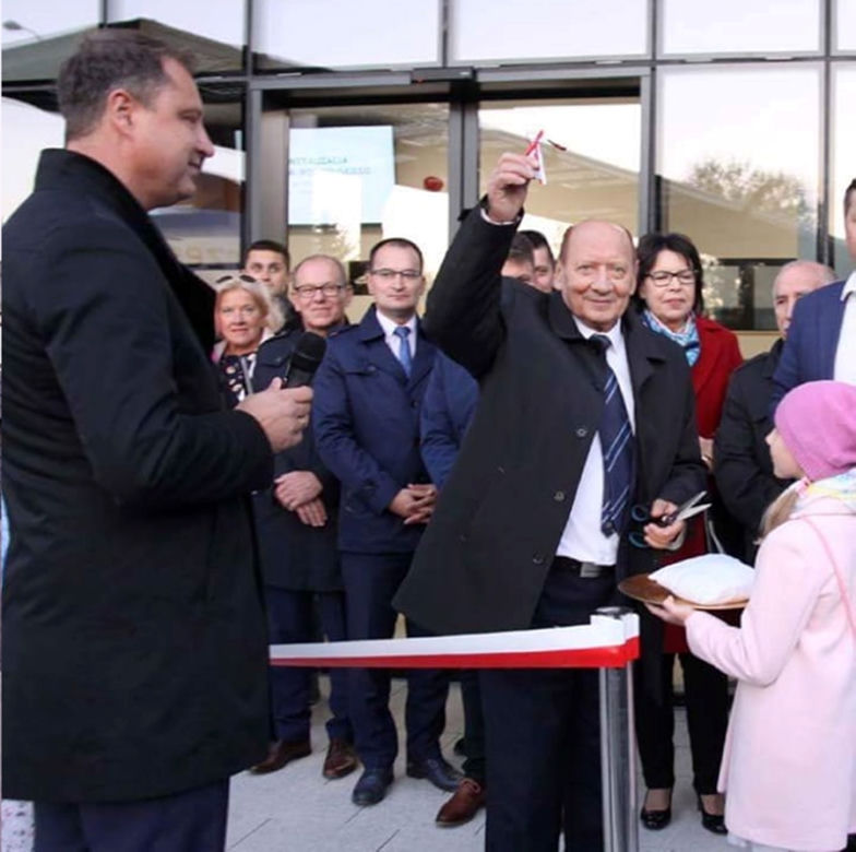 Otworzyli dworzec z pompą i ... zaraz go zamknęli