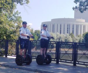 Bydgoscy strażnicy miejscy na segwayach 