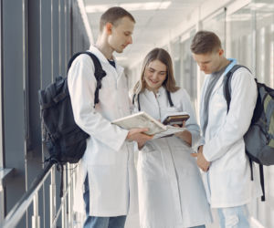 To jeden z najbardziej obleganych kierunków studiów. Płacą za niego ponad 70 tys. zł