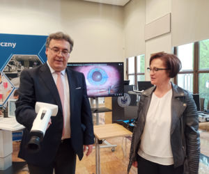 Uniwersytet Medyczny ma nowy sprzęt. W ręku mieści się cały gabinet okulistyczny [GALERIA]