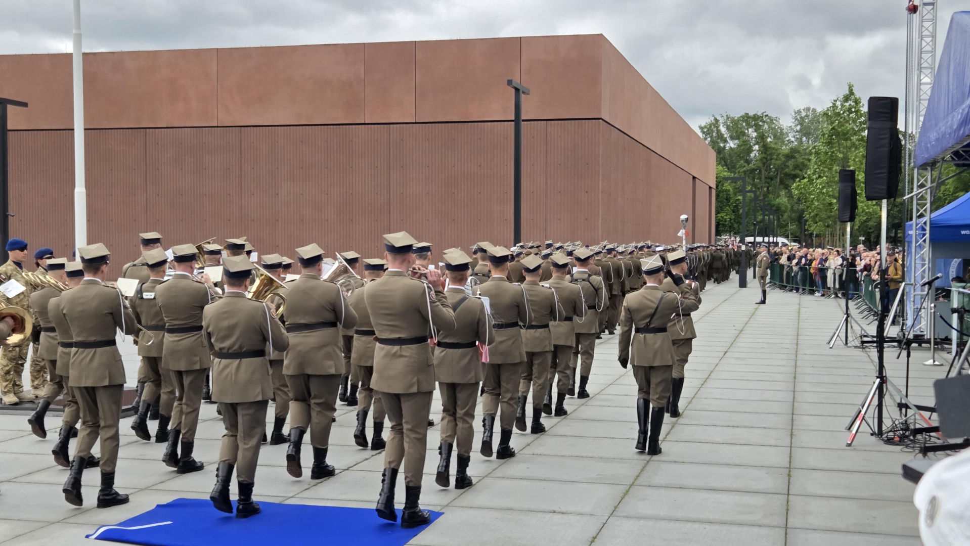 „Budowaliśmy samolot w trakcie lotu z pożarem”. Generał Molenda przechodzi do NATO